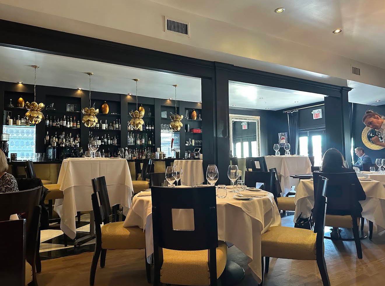 Cucci restaurant in Oakville